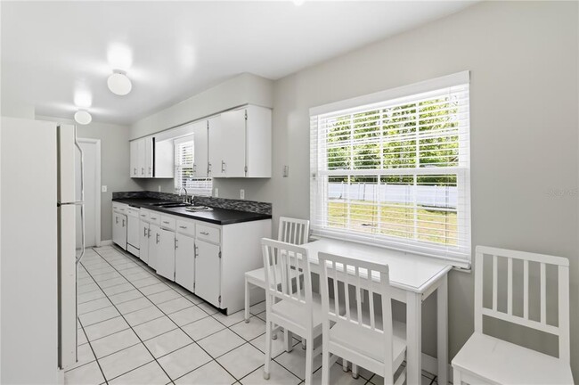 Building Photo - 7832 Barberry Dr