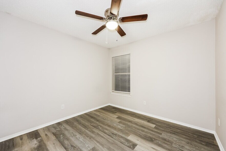 Building Photo - 6841 Prairie Hill Rd N