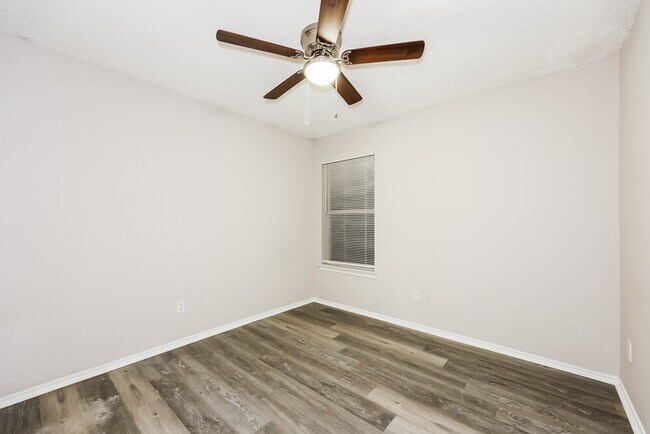 Building Photo - 6841 Prairie Hill Rd N