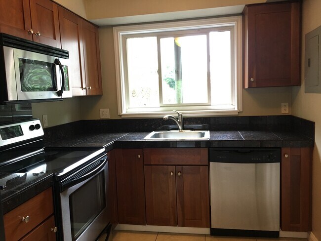 kitchen - 2515 SE 51st Ave