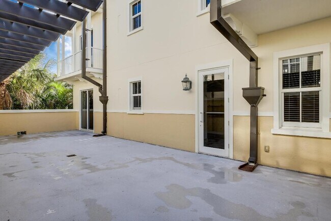 Building Photo - 3940 N Flagler Dr