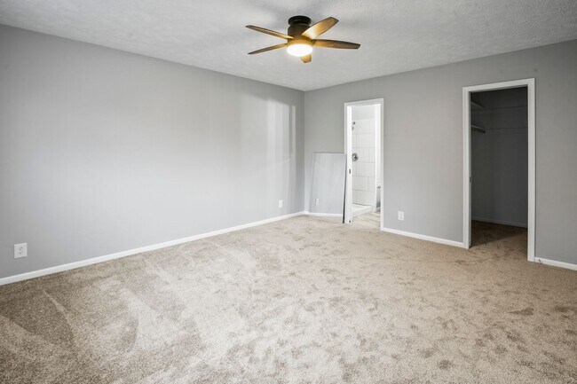 Building Photo - 10914 Saratoga Plaza