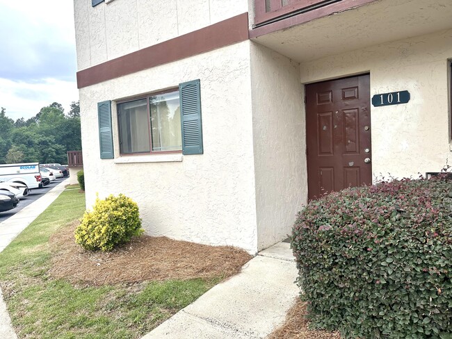 Building Photo - 101 Windsong Cir