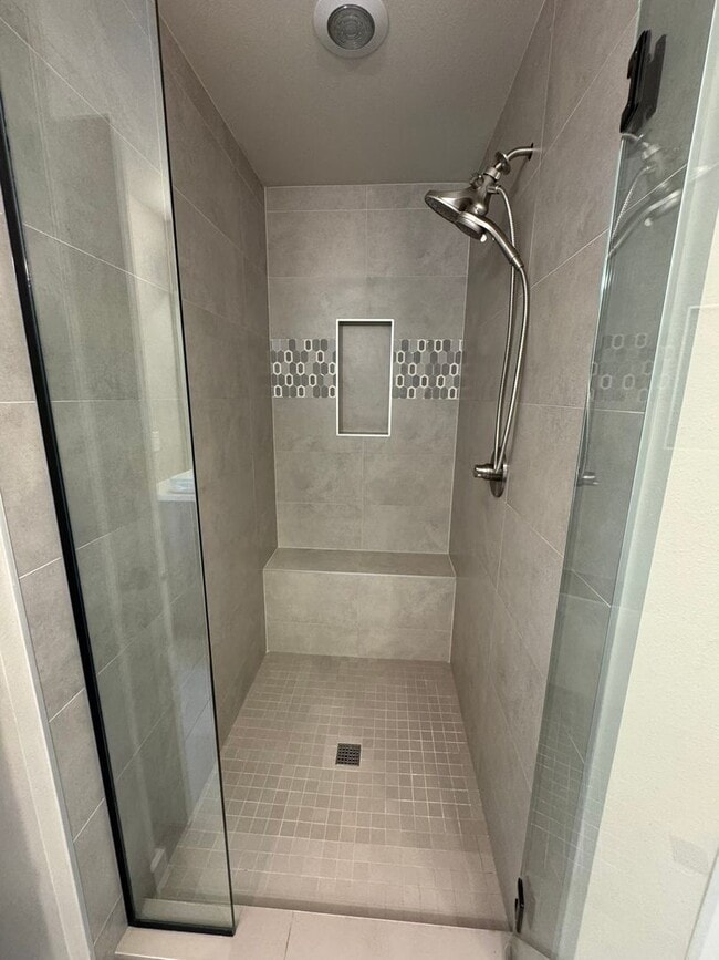 Building Photo - 4Bd/3.25Ba Kirkland Townhouse