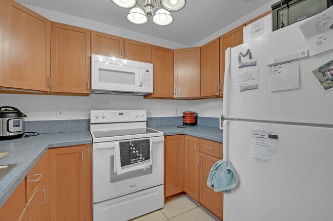 Building Photo - 444 Island View Cir