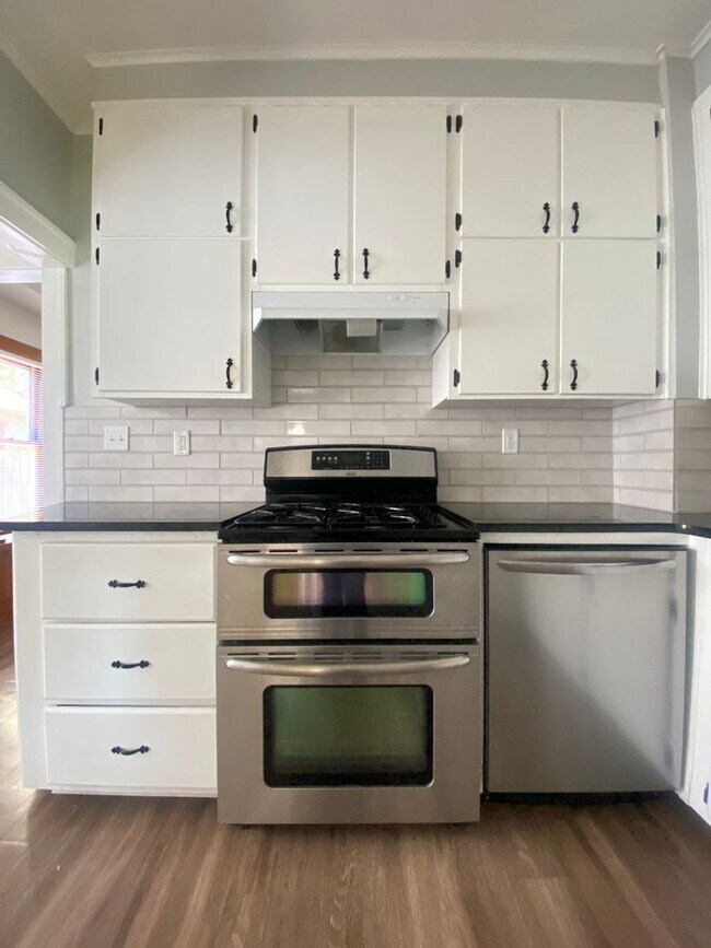 Building Photo - Remodeled 3 Bedroom Bungalow in OKC's Plaz...