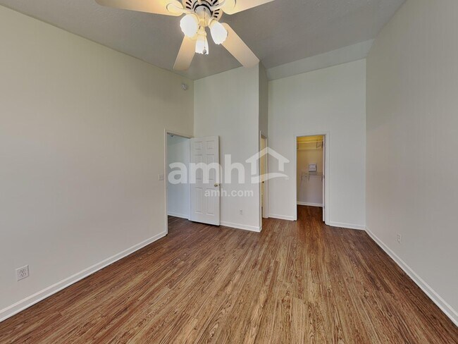 Building Photo - 2154 Meadow Glen Blvd