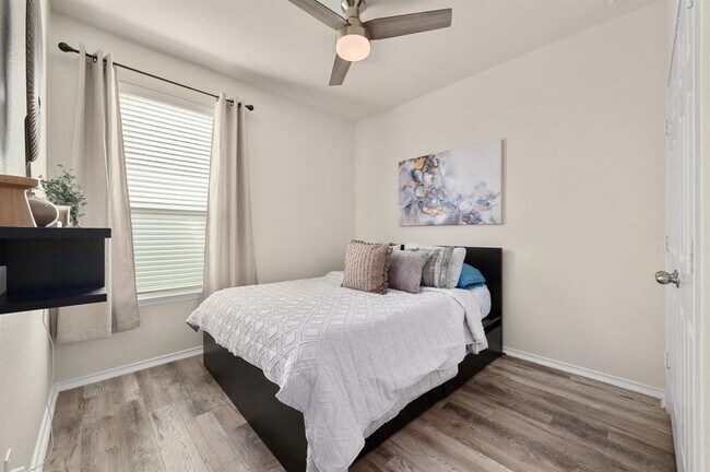 Building Photo - 13820 James Garfield St