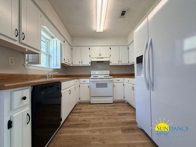 Building Photo - Newly Renovated 3 Bedroom with Oversized detached workshop/garage!