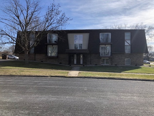 Front of Building - 1101 Cambridge Dr