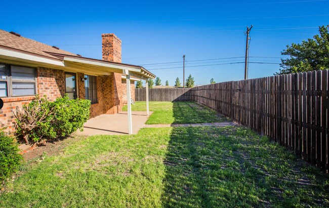 Building Photo - Available June 15th: Spacious 3 Bed, 2 Bath Ready for You!