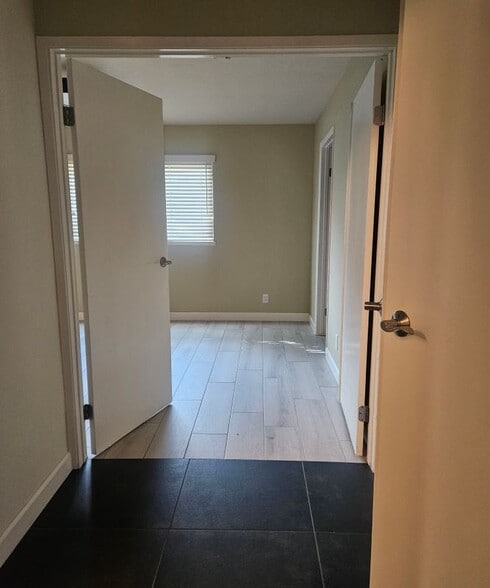 Building Photo - 8711 Mountain Blvd