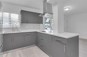 Building Photo - 6235 SW Kendale Lakes Cir