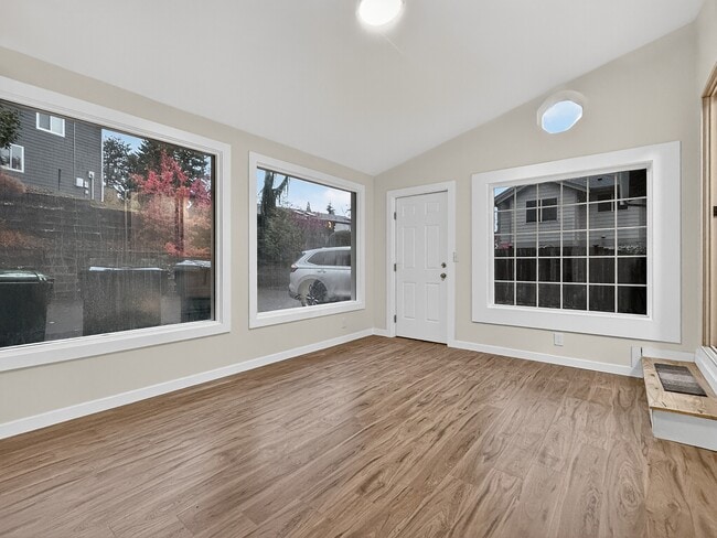 Building Photo - 5502 NE 10th St