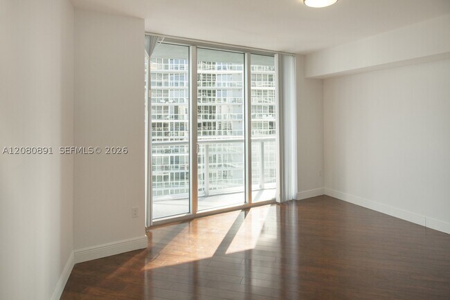Building Photo - 475 Brickell Ave