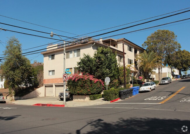 Building Photo - 305 Strand St