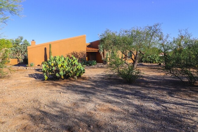 Building Photo - Contemporary Desert Beauty with Pool