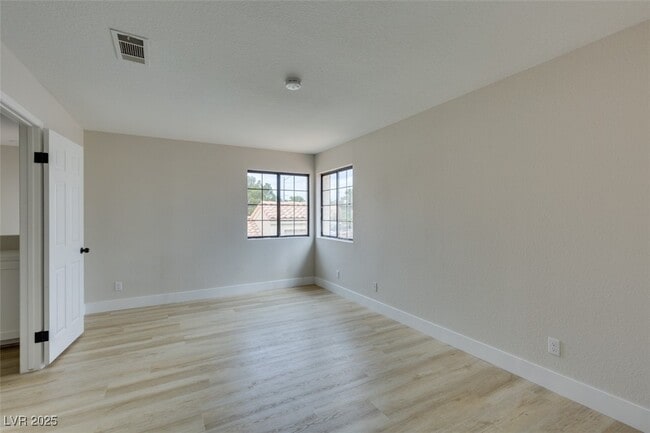 Building Photo - 2337 Chatfield Dr