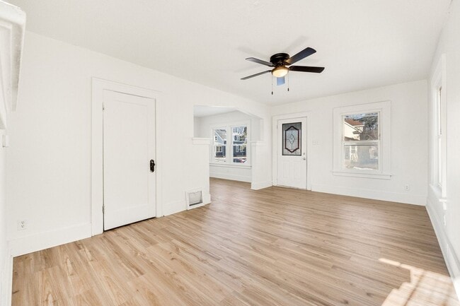 Building Photo - New 3 bedroom listing! RENT SPECIAL HALF OFF FIRST MONTH!