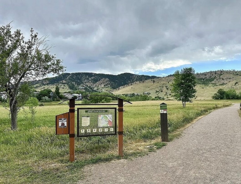 Building Photo - 1021 Blvd