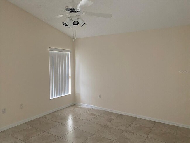Building Photo - 539 Lady Diana Dr