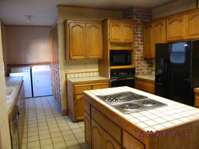 Building Photo - PLEASE TEXT FOR A PRIVATE SHOWING 334-513-7595