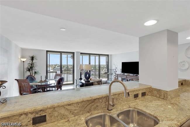 Building Photo - 10420 Gulf Shore Dr