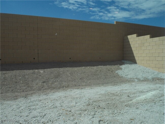 Building Photo - 565 Ruby Robin Ave