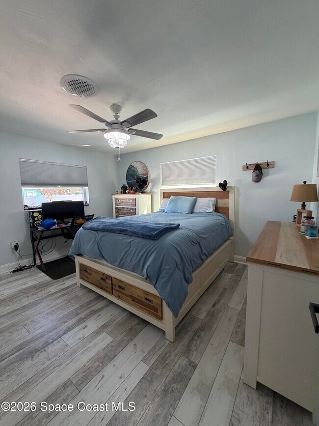 Building Photo - 209 SE 3rd St