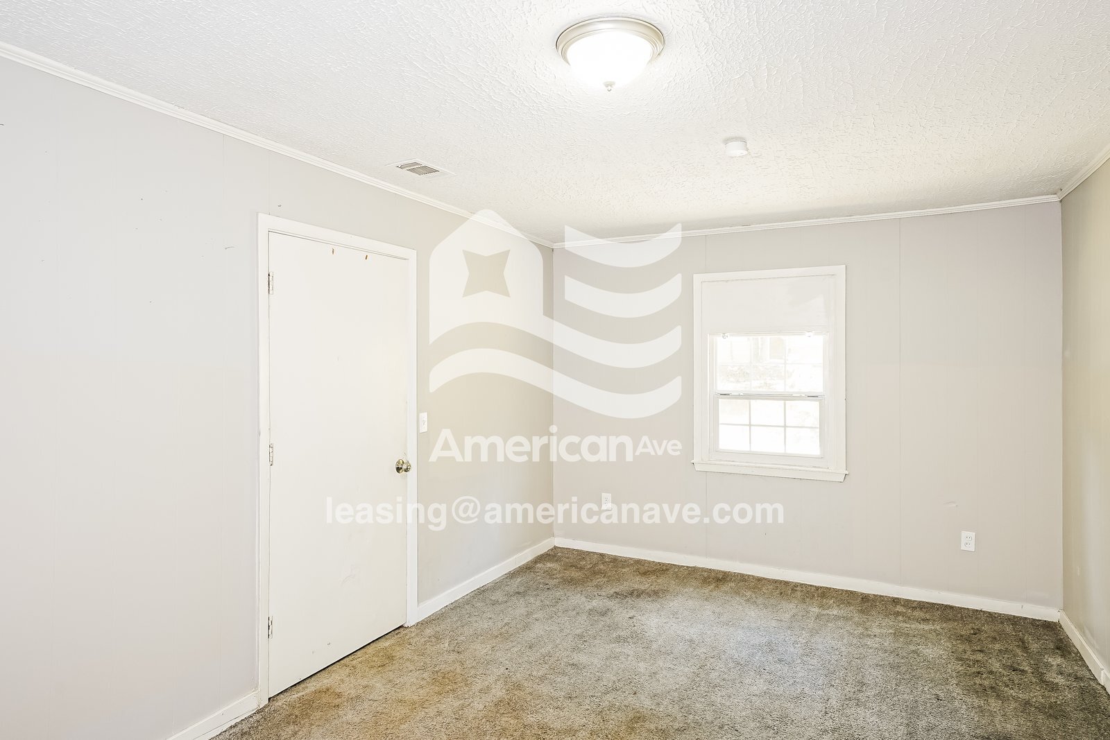 Building Photo - 2952 Woodside Dr