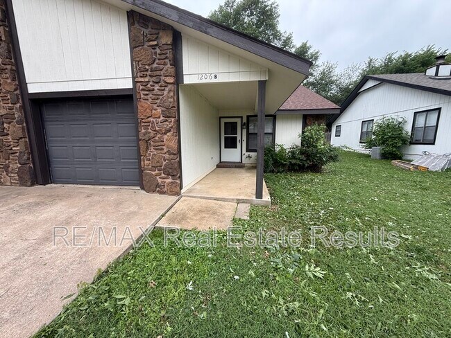 Building Photo - 1206 Whipporwill Ln