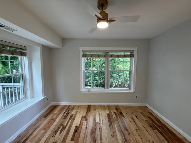 Building Photo - 271 Edgeware Ct