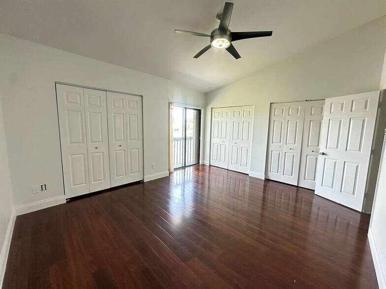 Building Photo - 2404 Seaside Dr