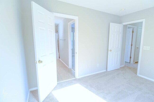 Building Photo - 2013 Laurel Oak Ct