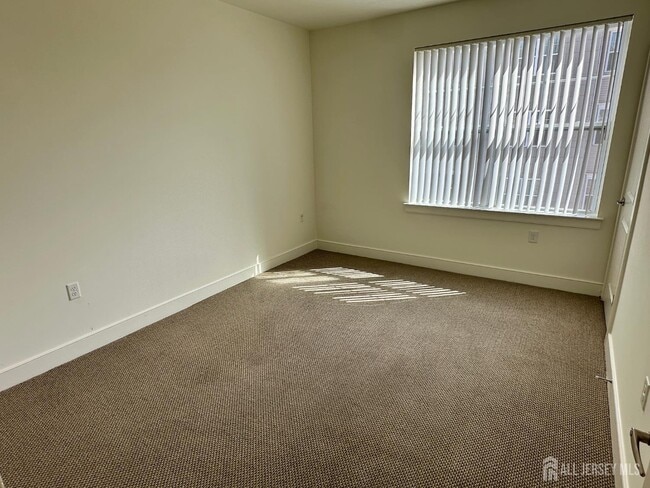 Building Photo - 101 Roosevelt Ave