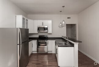 Interior Photo - Indy Downtown Colonial Apartments