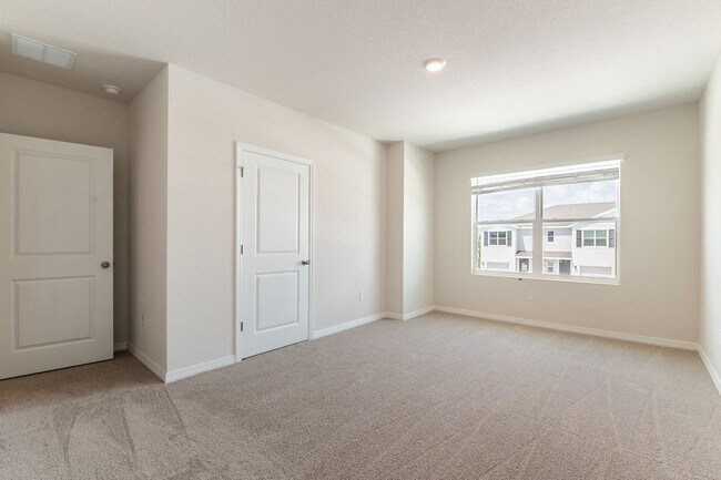Building Photo - 3 Bedroom Townhome - Star Farms