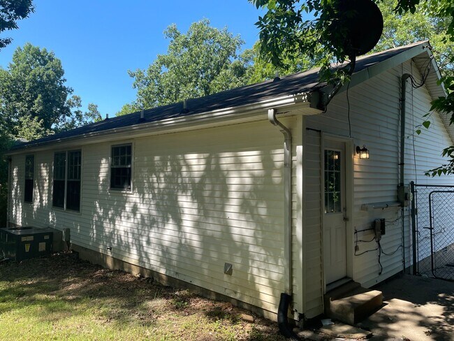 Building Photo - 529 Aspen Dr