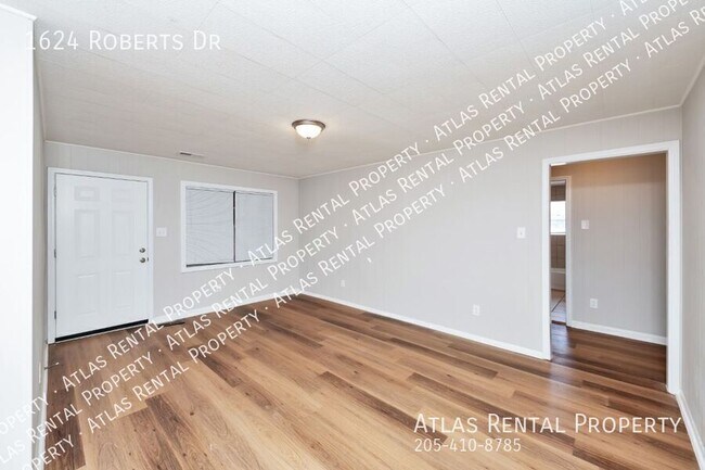 Building Photo - 1624 Roberts Dr