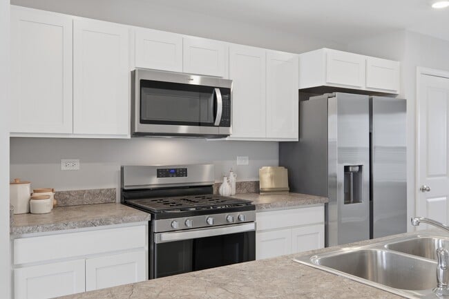 Building Photo - 217 Goldenrod Dr