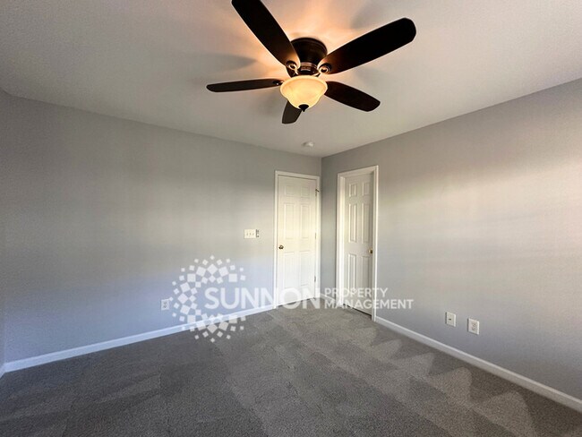 Building Photo - Updated 2 Bedroom Ballantyne Townhome