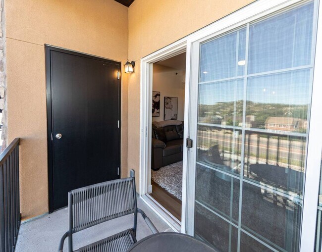 Building Photo - Westside, Next to Nature 2 Bed Luxury Apartment by Garden of the Gods
