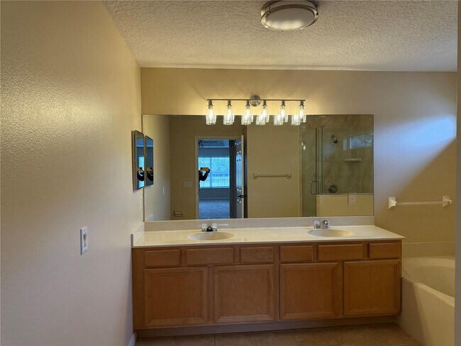 Building Photo - Modern Upgrade Home in Debary