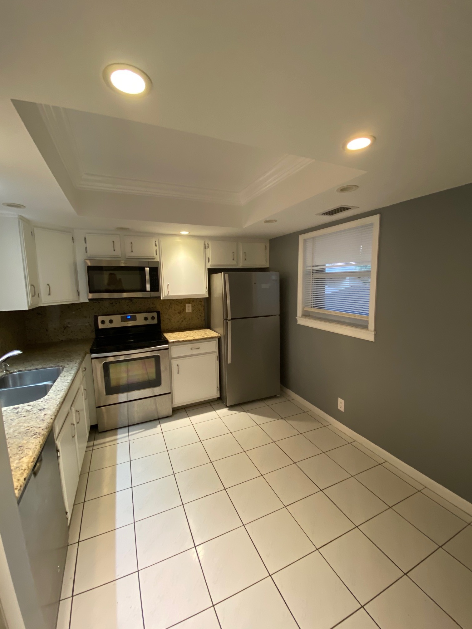 Upgraded Eat In Kitchen - 3951 NE 18th Ave
