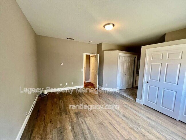 Building Photo - 1605 Paseo Flores Dr