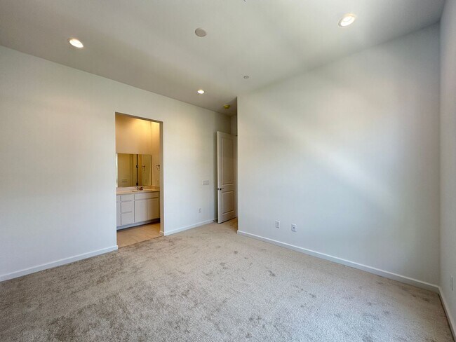 Building Photo - Inspirada Town Center Parcel 19