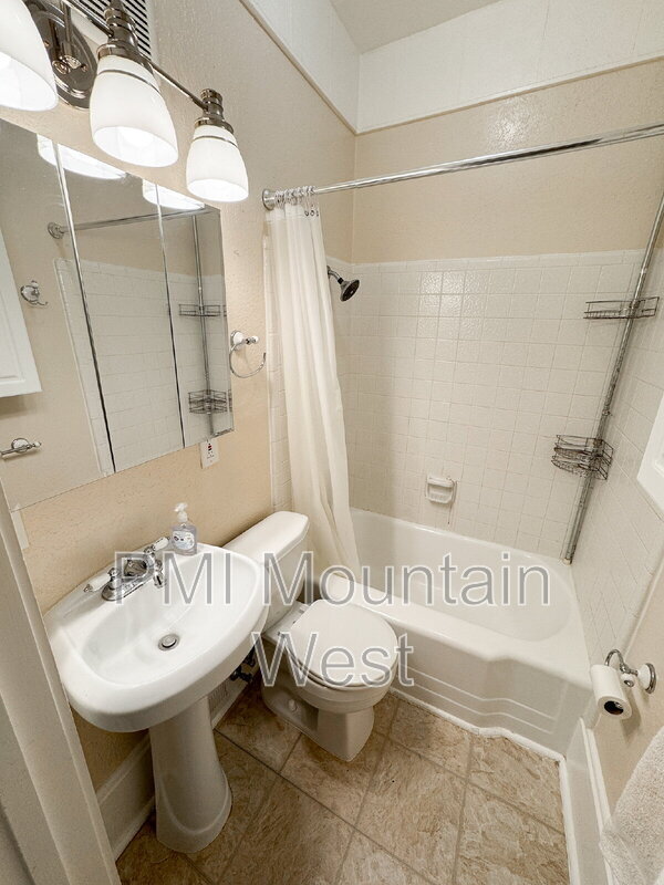 Building Photo - 163 S 200 E