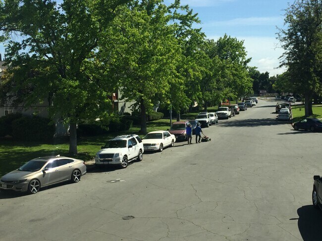 Street parking - 1737 Ross Cir