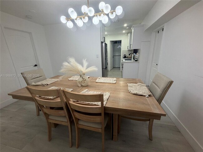 Building Photo - 660 SW 30th Terrace