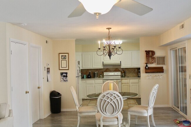 Building Photo - Spacious, Open Floor Plan at the end of 81st Street on the State Park!
